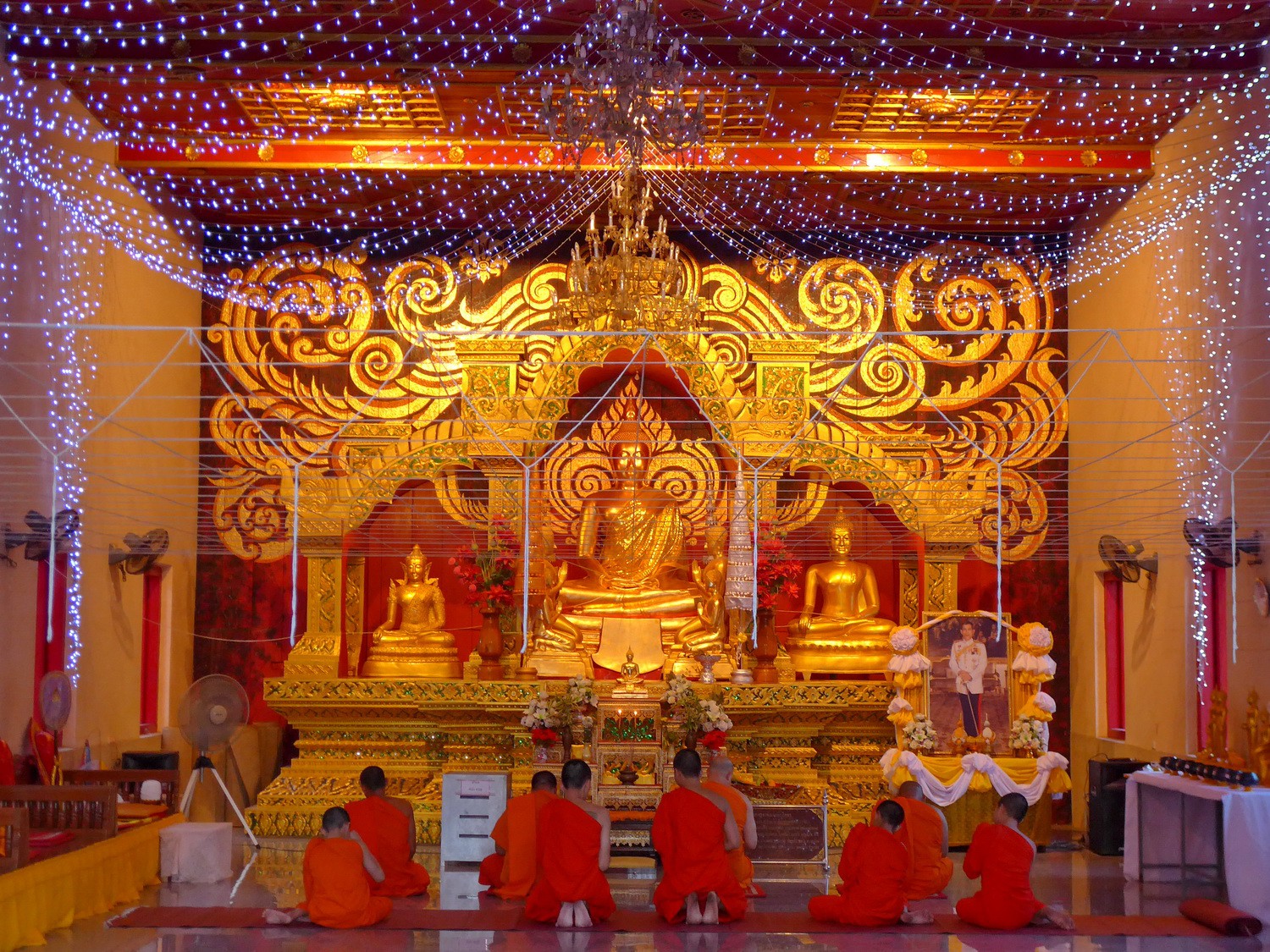 Inside of Wat Mung Muang